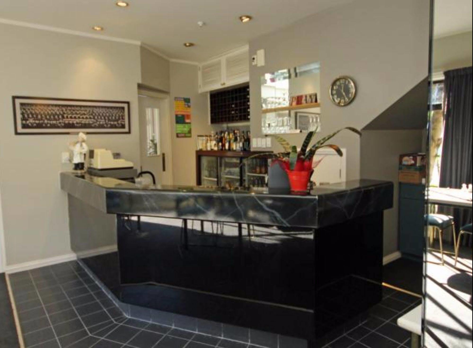 Champers Motor Inn Lower Hutt Kültér fotó